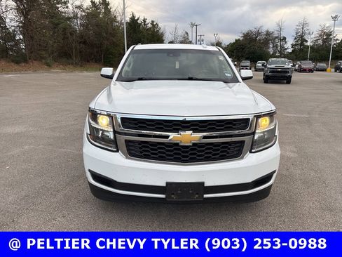 Used 2019 Chevrolet Suburban LT image 2