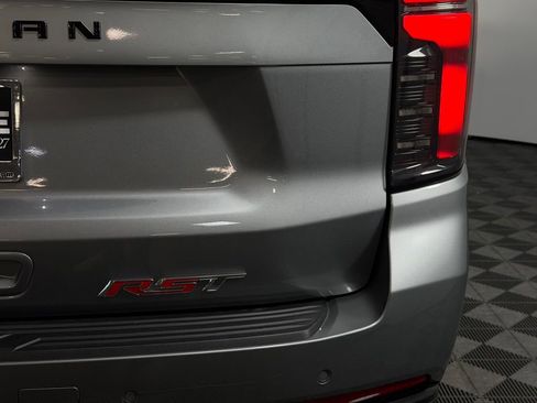 Used 2026 Chevrolet Suburban RST RWD image 12