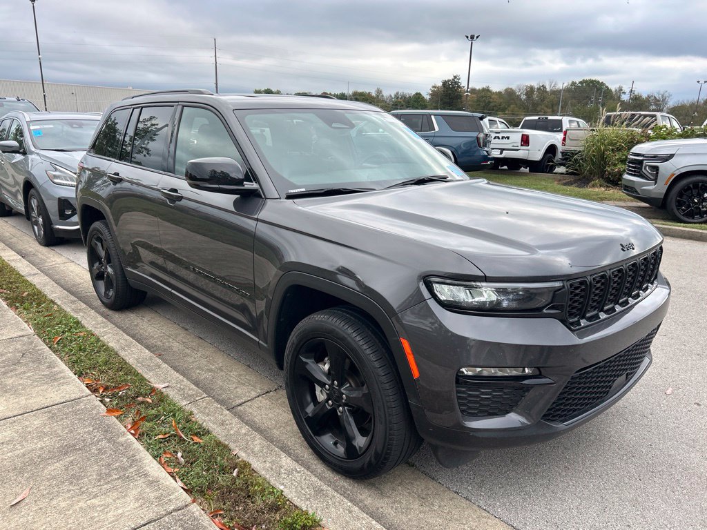 Used 2024 Jeep Grand Cherokee Limited w/ Black Appearance Package AWD/4WD image 2