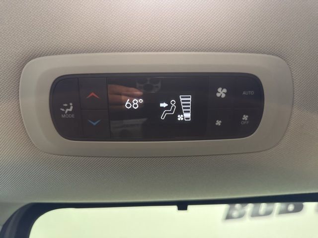 Used 2023 Chrysler Pacifica Touring-L FWD image 22