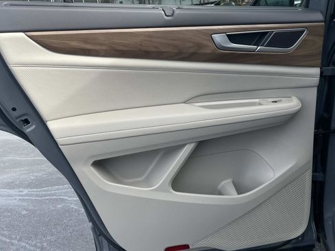 Certified 2025 Volkswagen Atlas SE w/ Panoramic Sunroof Package image 11