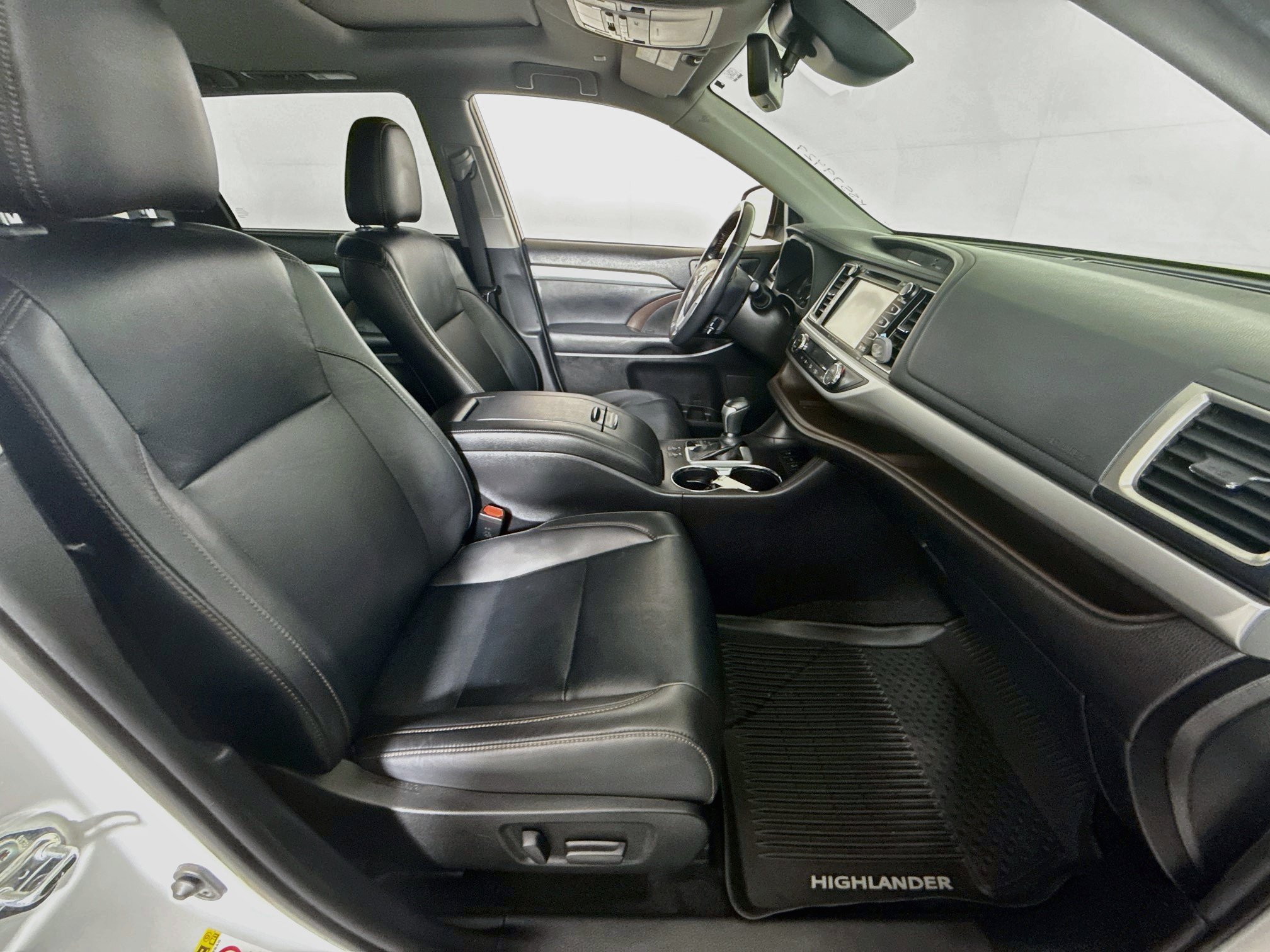 Certified 2019 Toyota Highlander XLE AWD/4WD image 29