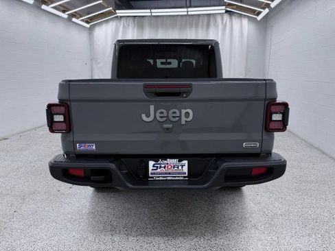 Used 2022 Jeep Gladiator Overland w/ LED Lighting Group AWD/4WD image 3