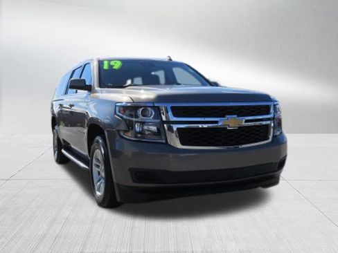 Used 2019 Chevrolet Suburban LT image 9