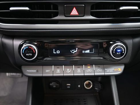 Used 2022 Hyundai Kona Limited image 11