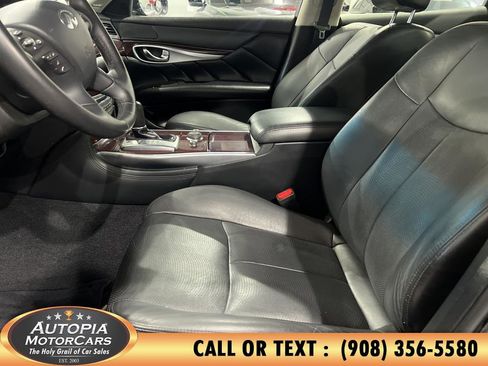 Used 2017 INFINITI Q70 3.7 image 11