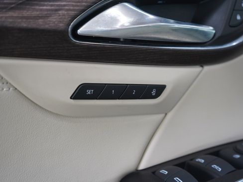 Used 2023 Buick Envision Avenir image 24