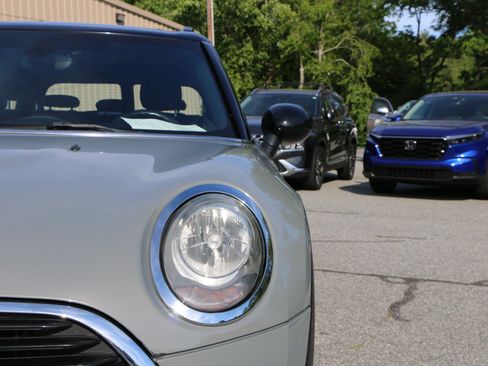 Used 2017 MINI Cooper Clubman FWD image 12