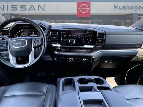 Used 2025 GMC Sierra 1500 SLT AWD/4WD image 8