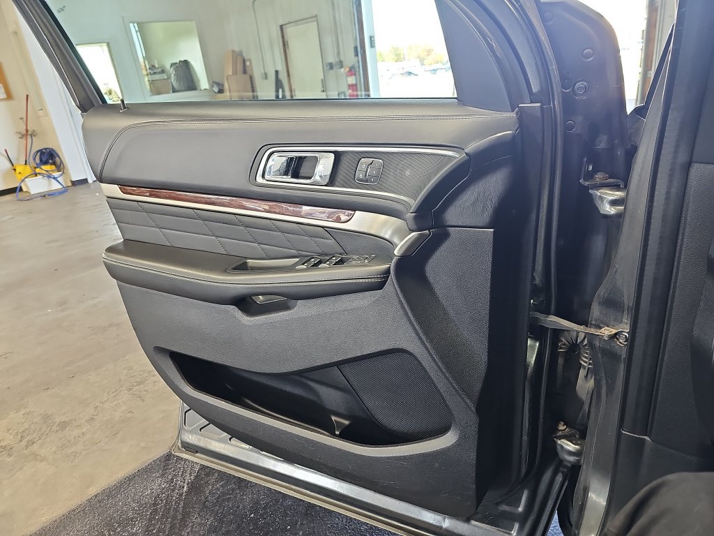 Used 2018 Ford Explorer Platinum AWD/4WD image 55