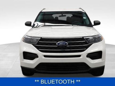 Used 2022 Ford Explorer XLT image 3