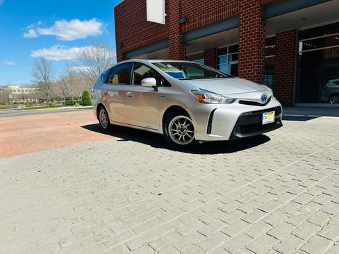 Used 2016 Toyota Prius V Two image 1