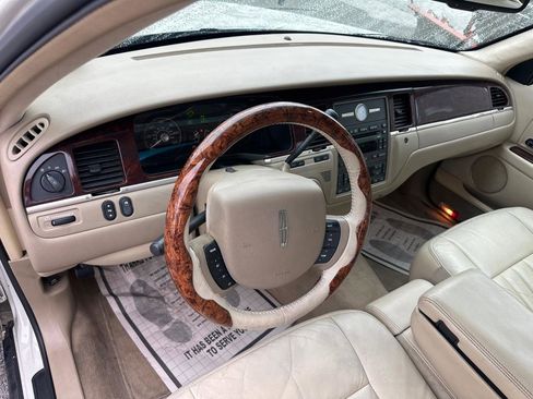 Used 2007 Lincoln Town Car Signature RWD image 32
