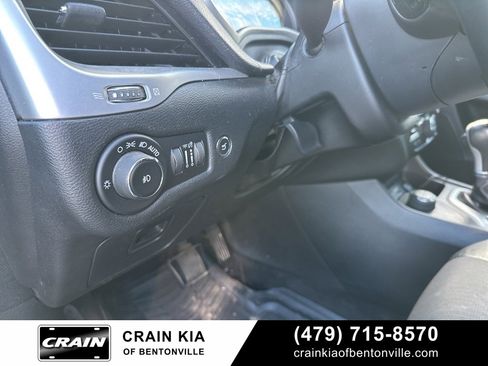 Used 2018 Jeep Cherokee Trailhawk w/ Comfort/Convenience Group image 21