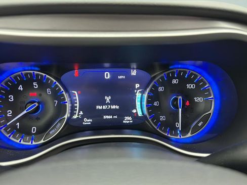 Used 2025 Chrysler Pacifica Select FWD image 14