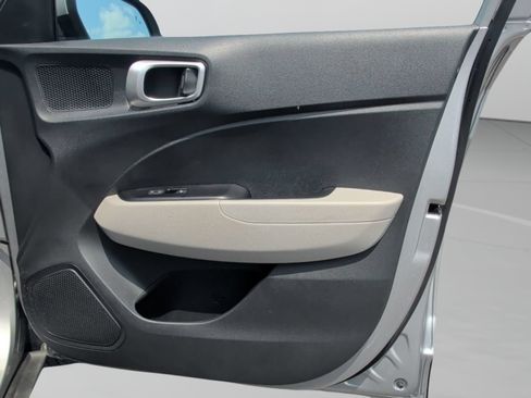 Used 2024 Hyundai Venue SEL FWD image 40