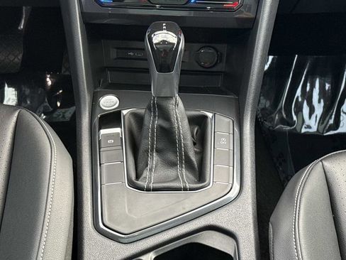Used 2023 Volkswagen Tiguan SE w/ Panoramic Sunroof Package FWD image 17