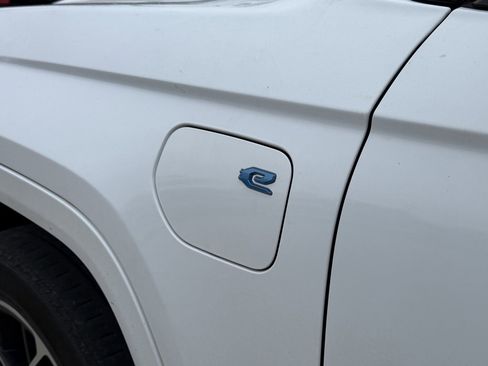 Used 2022 Jeep Grand Cherokee Summit image 10