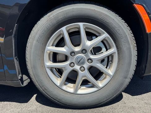 Certified 2023 Chrysler Pacifica Touring-L image 7