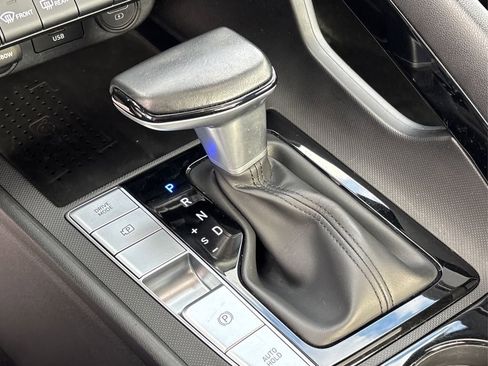 Certified 2023 Hyundai Elantra Limited w/ Preferred Accessory Package image 38