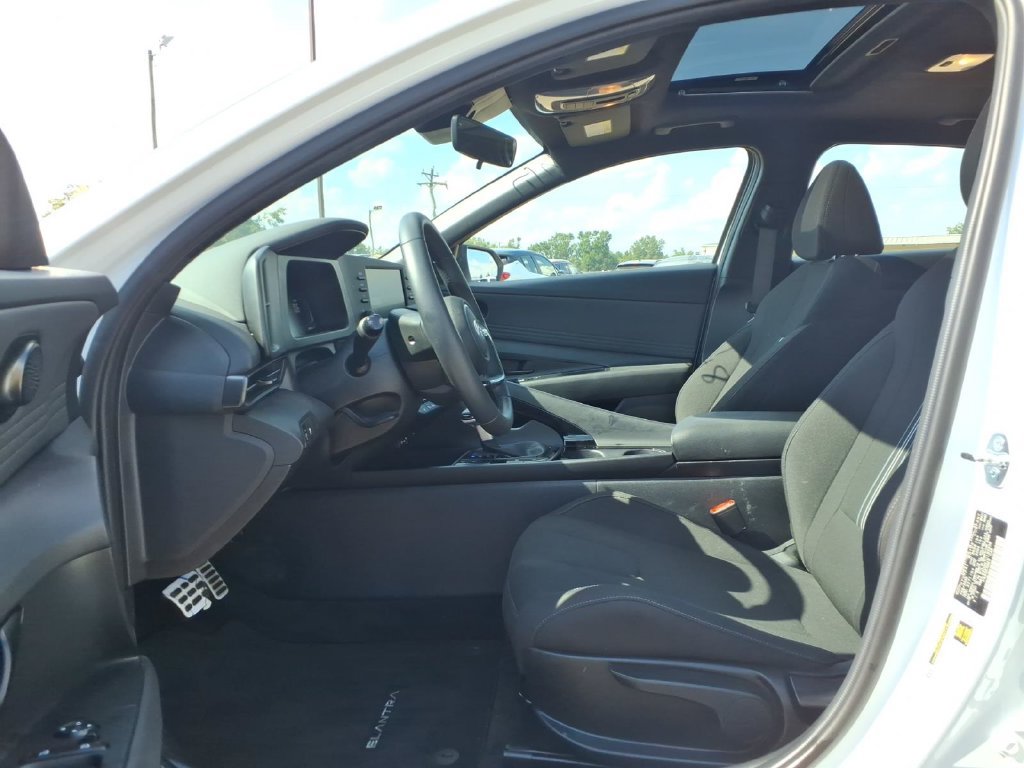 Used 2026 Hyundai Elantra SEL Sport Premium FWD image 16