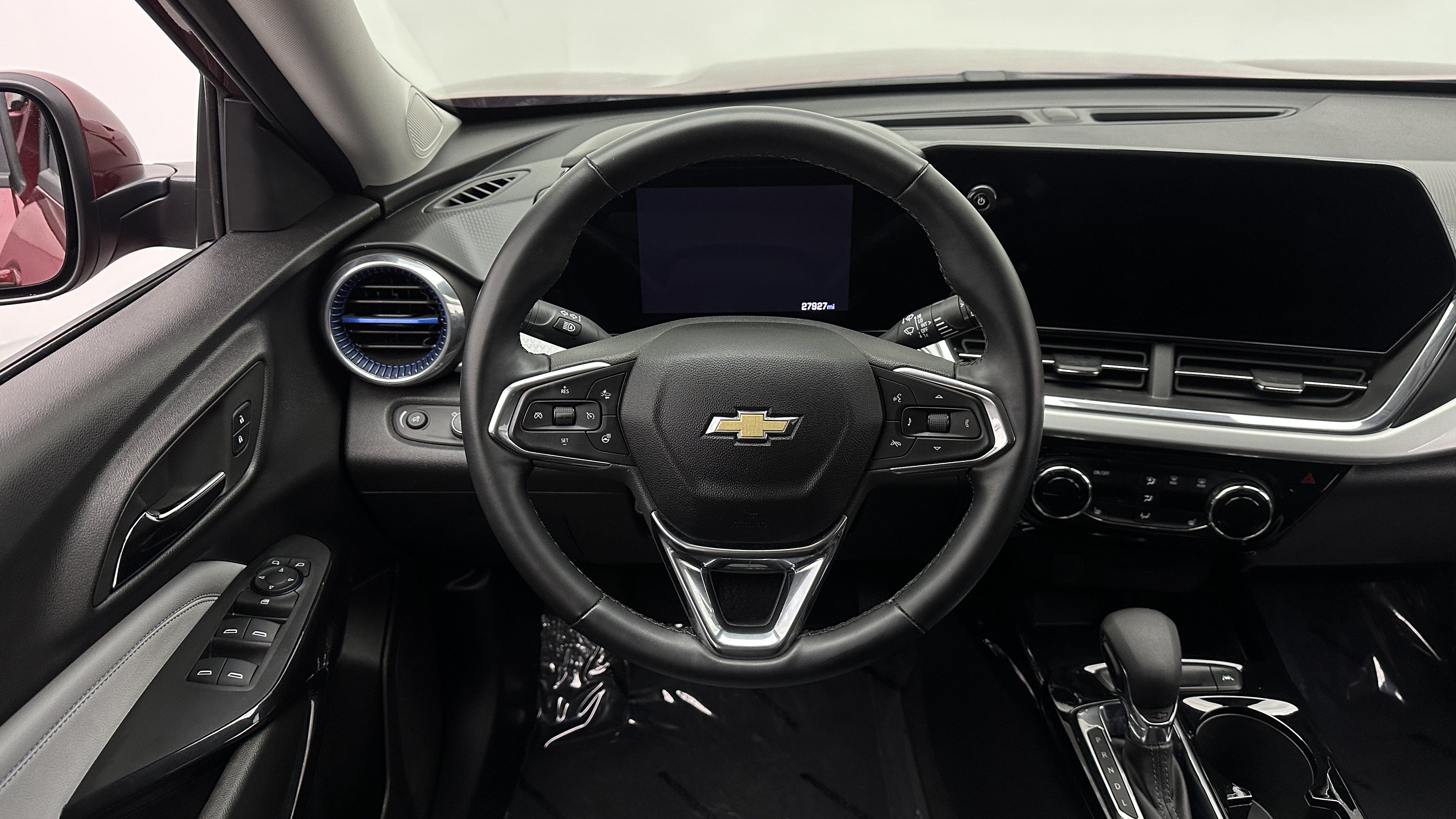 Used 2025 Chevrolet Trax LT w/ LT Convenience Package FWD image 26