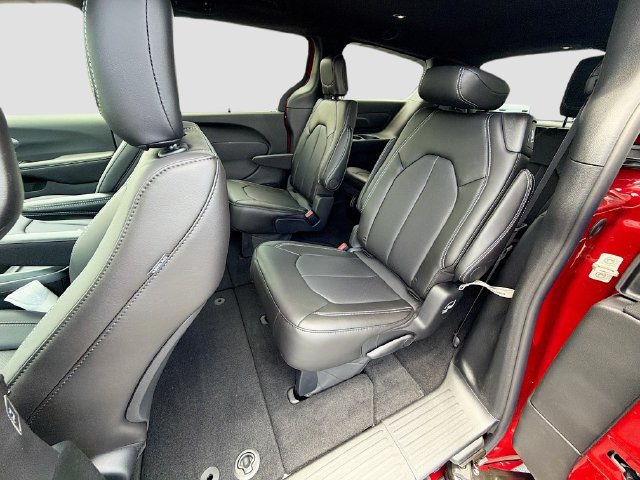 New 2027 Chrysler Pacifica Select FWD image 25