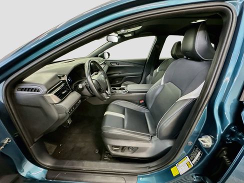 Used 2025 Toyota Camry SE FWD image 13