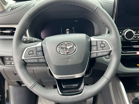 New 2026 Toyota Highlander Limited image 13