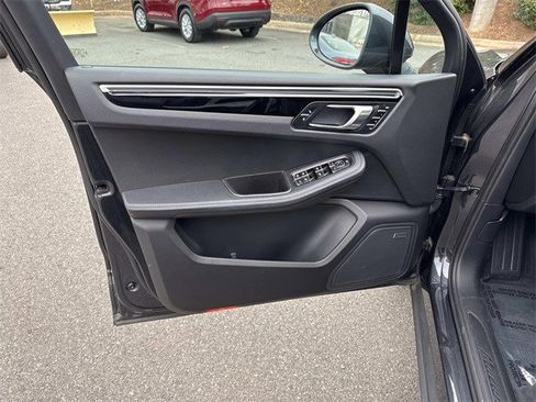 Used 2017 Porsche Macan image 13
