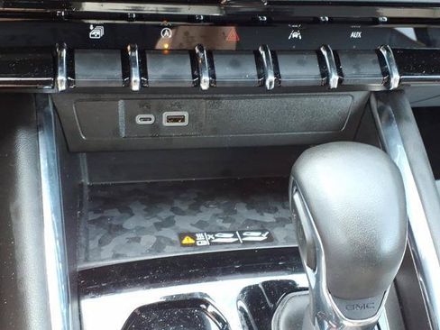 Used 2024 GMC Canyon AT4 w/ AT4 Premium Package AWD/4WD image 23