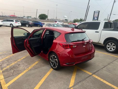 Used 2018 Toyota Corolla iM FWD image 9