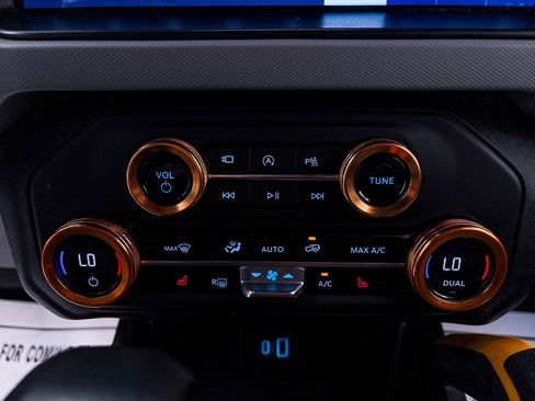 Used 2023 Ford Bronco Badlands image 23