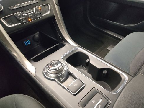 Used 2019 Ford Fusion SE FWD image 26