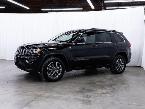 Used 2020 Jeep Grand Cherokee Laredo w/ Quick Order Package 2BN North AWD/4WD image 3