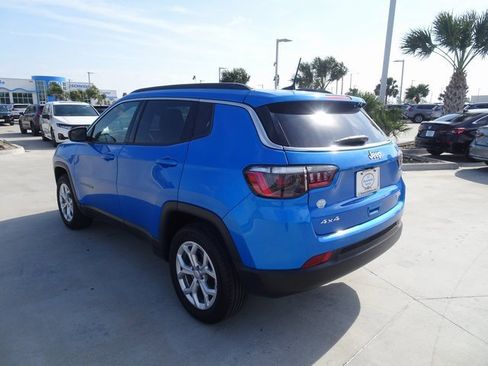 Used 2024 Jeep Compass Latitude image 6
