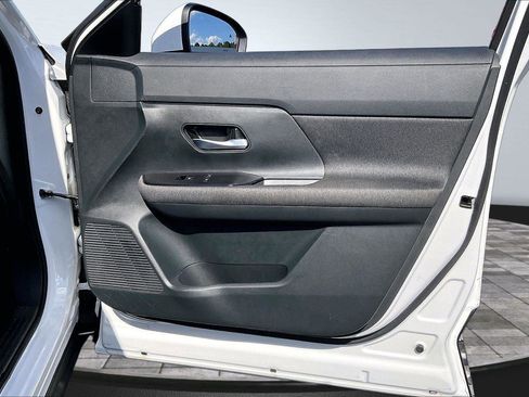 Certified 2025 Nissan Kicks SV FWD image 25