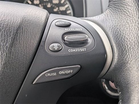 Used 2020 Nissan Pathfinder SV image 25