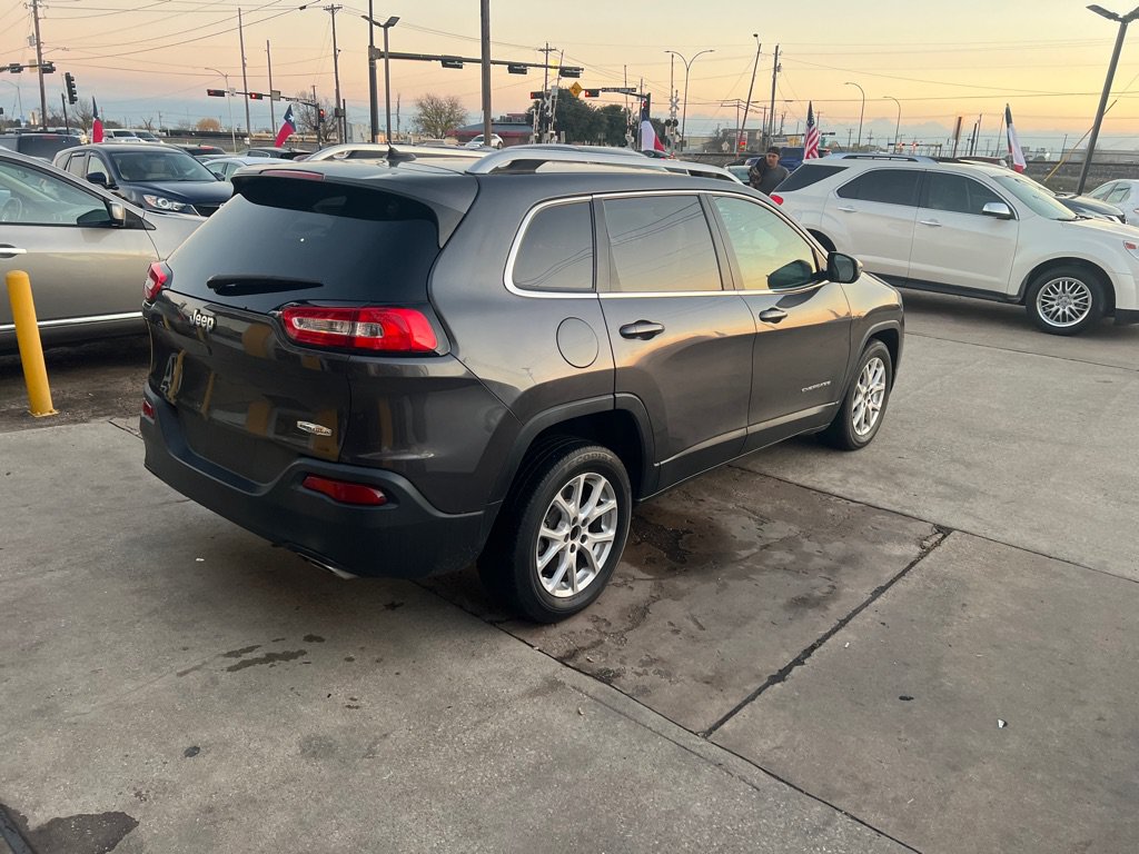 Used 2015 Jeep Cherokee Latitude FWD image 5