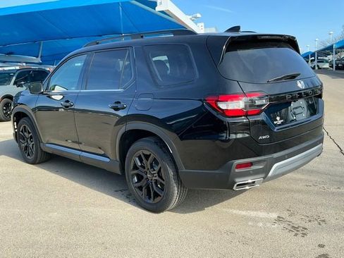 New 2025 Honda Pilot Touring image 4