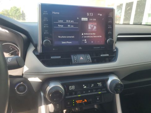 Used 2022 Toyota RAV4 Limited FWD image 15