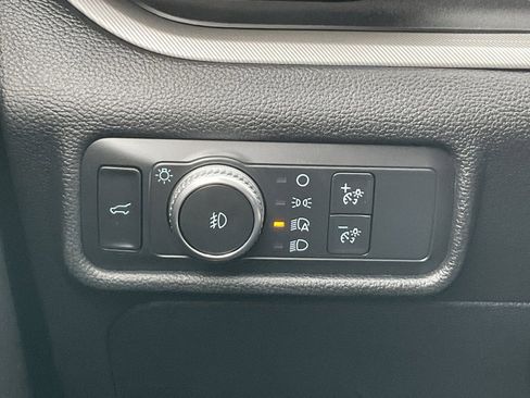 Used 2020 Ford Explorer XLT w/ Equipment Group 202A image 8