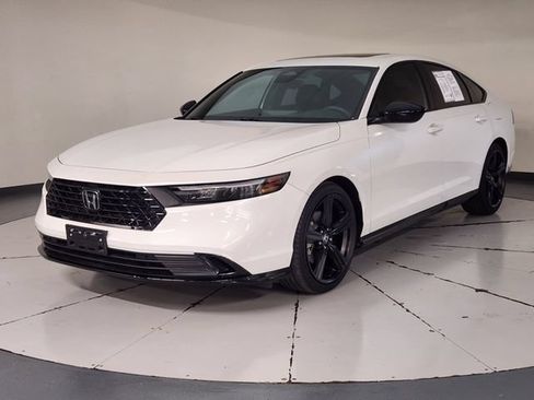 Used 2025 Honda Accord Sport image 1
