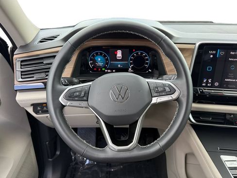 Used 2024 Volkswagen Atlas SE FWD image 12