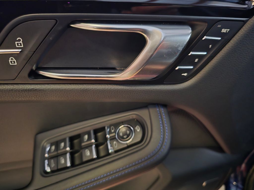 Certified 2026 Porsche Macan AWD/4WD image 21