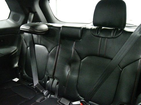 Used 2025 Honda Pilot Black Edition image 24