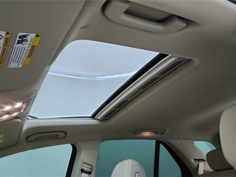 Used 2025 Mercedes-Benz GLE 350 4MATIC w/ AMG Line Exterior image 57