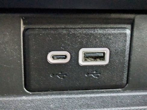 Used 2024 Chevrolet Suburban Premier image 26