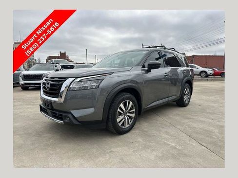 Certified 2023 Nissan Pathfinder SL image 1