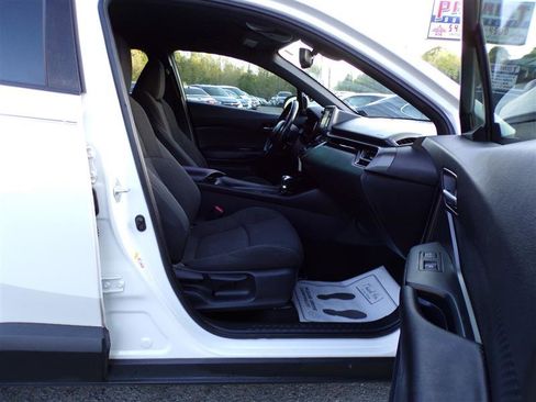 Used 2018 Toyota C-HR XLE FWD image 17